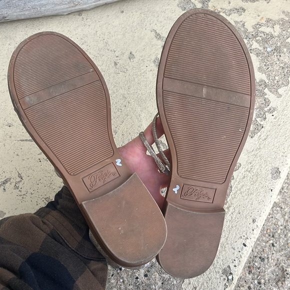 Like new Fergie Strappy sandles - Picture 11 of 11